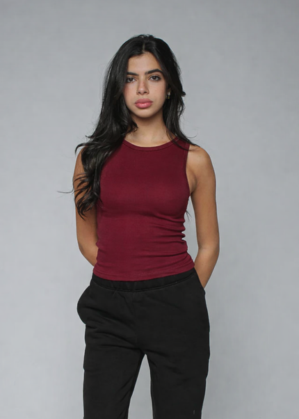 توب بحمالات عريضة ورقبة دائرية