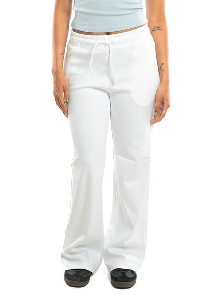 Straight Leg - Women - The Basic Look