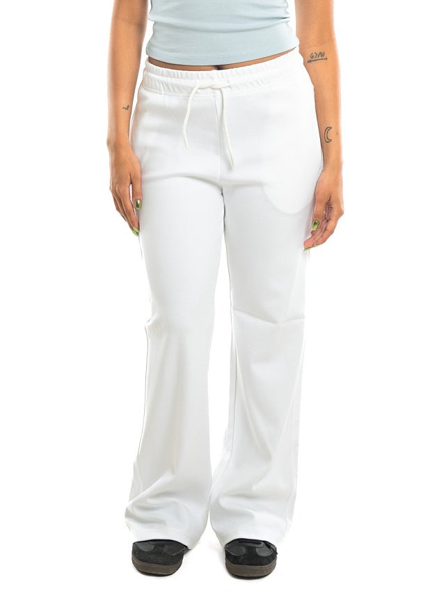 Straight Leg - Women - The Basic Look