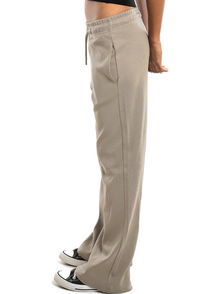 Straight Leg - Women - The Basic Look