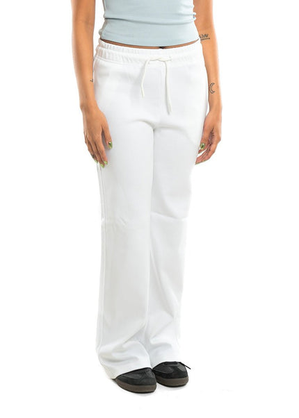 Straight Leg - Women - The Basic Look