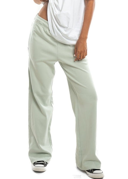 Straight Leg - Women - The Basic Look