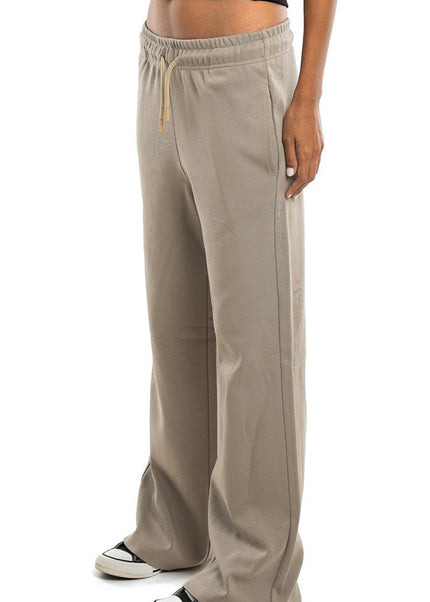 Straight Leg - Women - The Basic Look