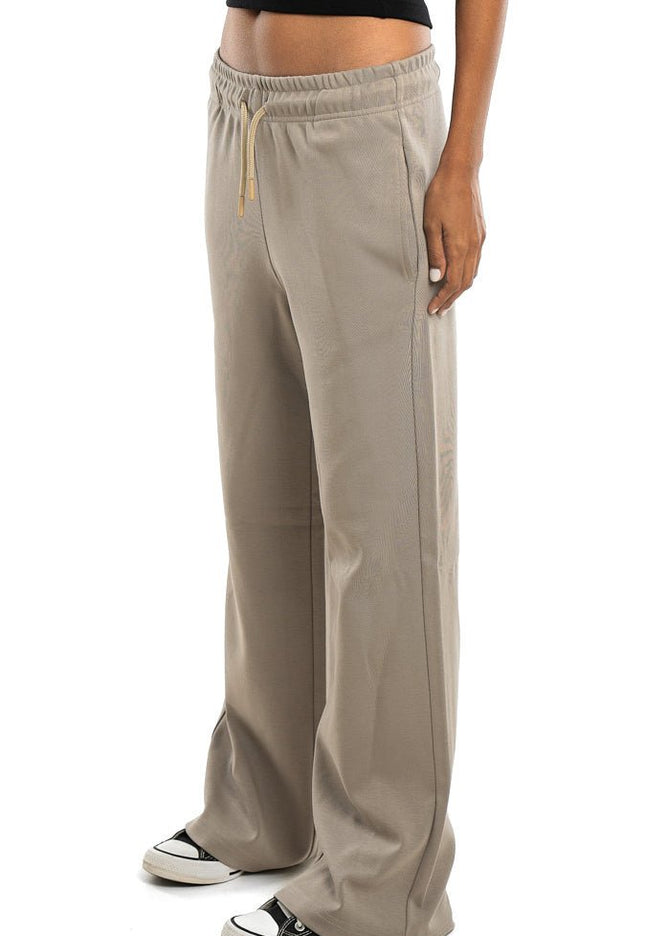 Straight Leg - Women - The Basic Look