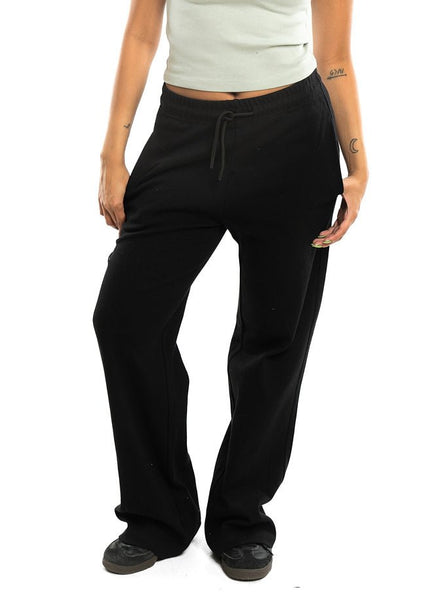 Straight Leg - Women - The Basic Look