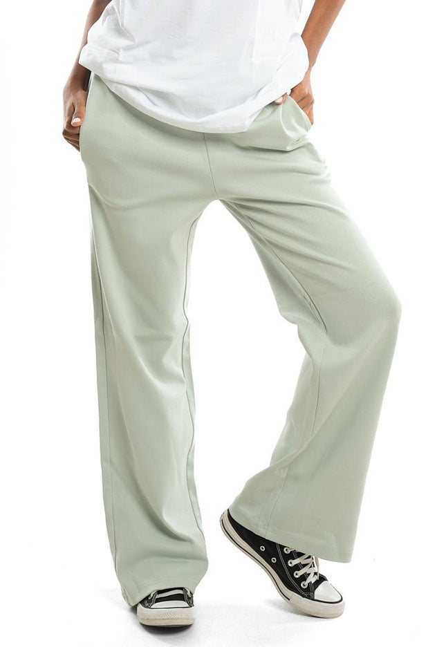 Straight Leg - Women - The Basic Look